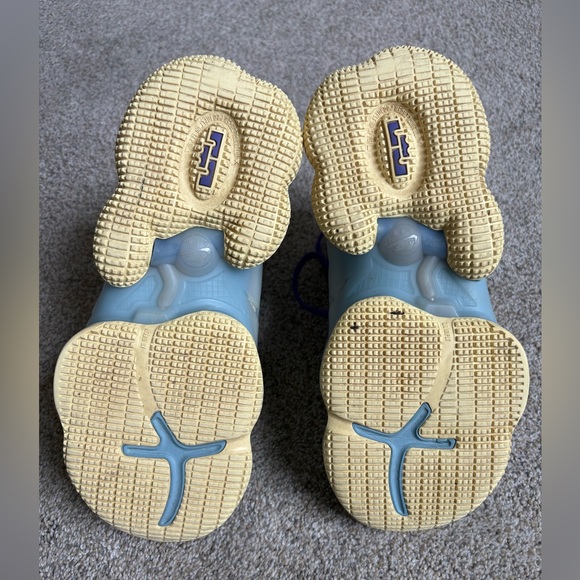 Nike - Unisex 2022 LeBron 19 GS 'Easter' High Top Sneaker - Sz 4 Y- Multi Color - Picture 10 of 11